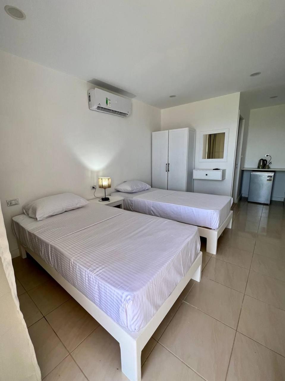 Serafy City Center Hostel And Pool For Foreigners Adults Only Hurghada Rom bilde