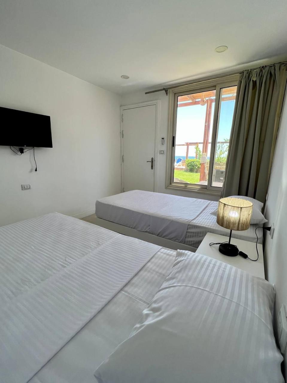 Serafy City Center Hostel And Pool For Foreigners Adults Only Hurghada Rom bilde
